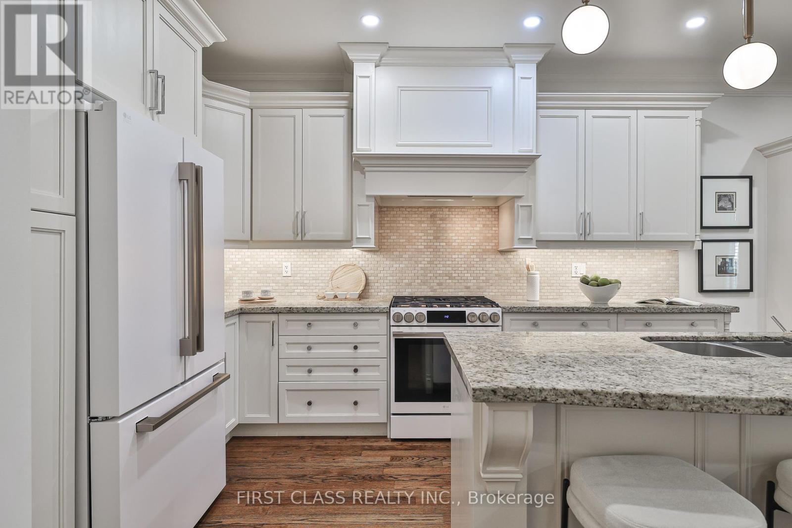 Photo 11 of 136 Bowood Avenue, Toronto ON
