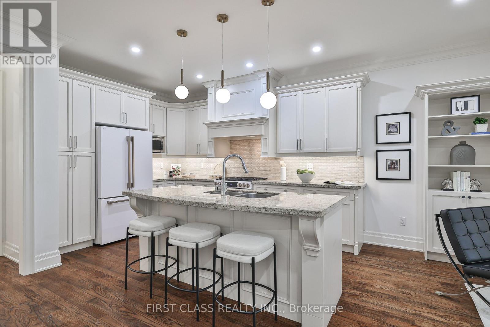 Photo 12 of 136 Bowood Avenue, Toronto ON