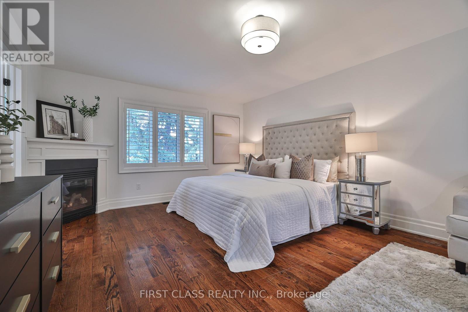 Photo 25 of 136 Bowood Avenue, Toronto ON