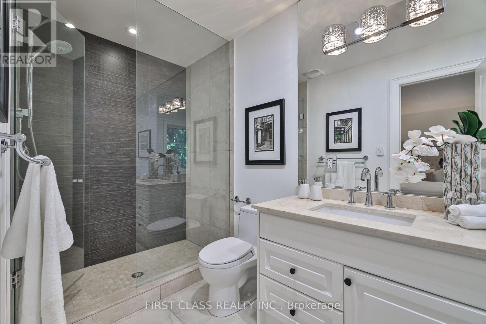 Photo 28 of 136 Bowood Avenue, Toronto ON