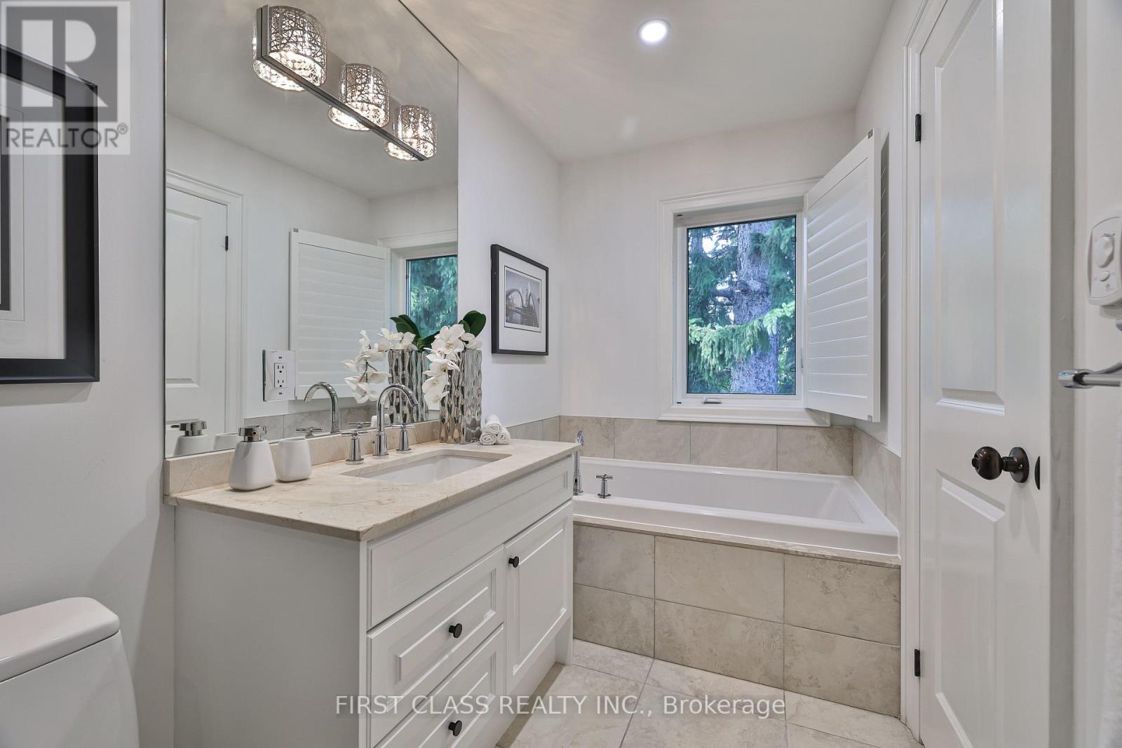 Photo 29 of 136 Bowood Avenue, Toronto ON