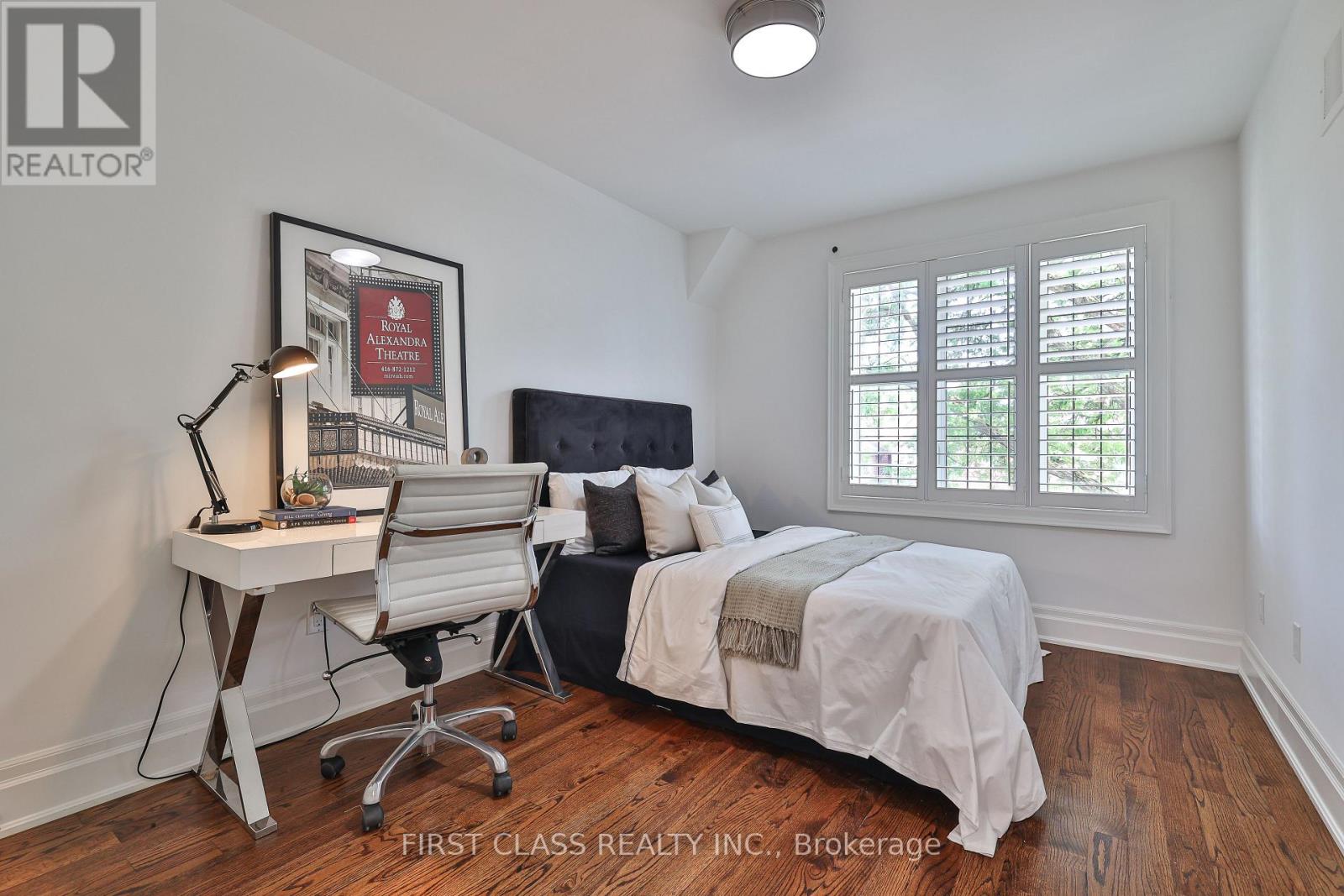 Photo 30 of 136 Bowood Avenue, Toronto ON
