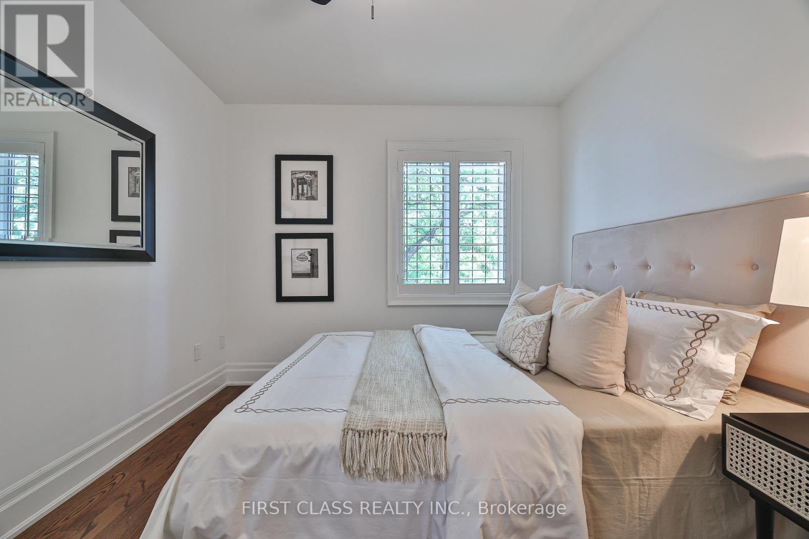 Photo 32 of 136 Bowood Avenue, Toronto ON