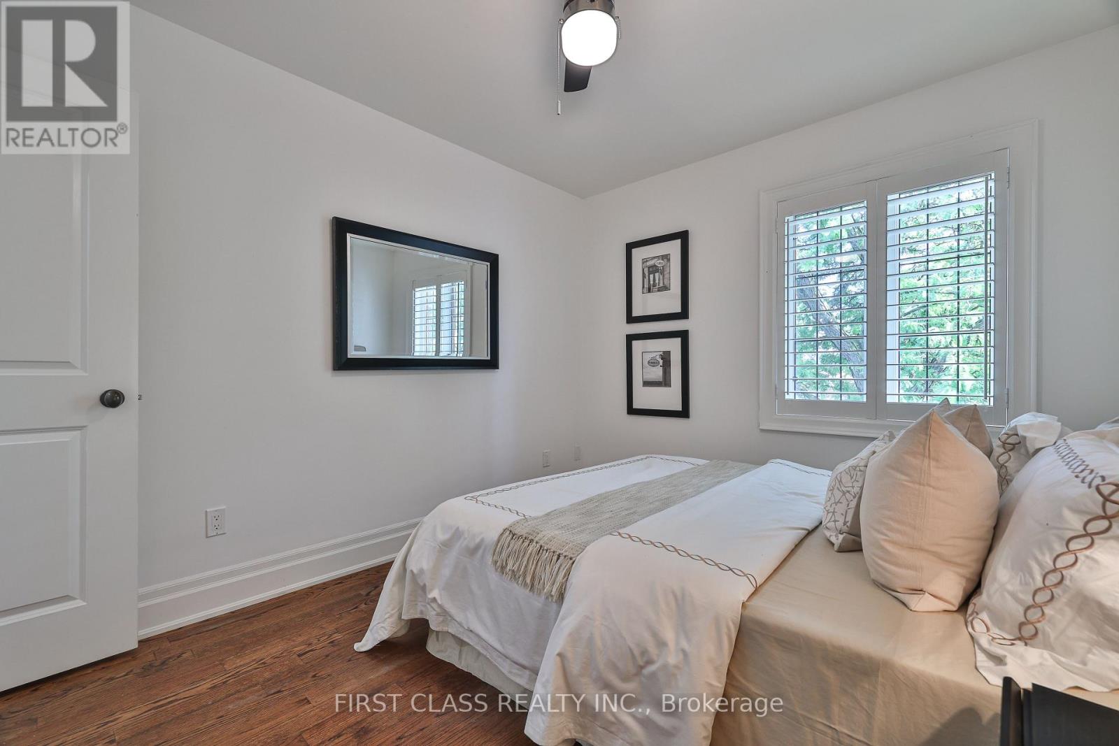 Photo 35 of 136 Bowood Avenue, Toronto ON