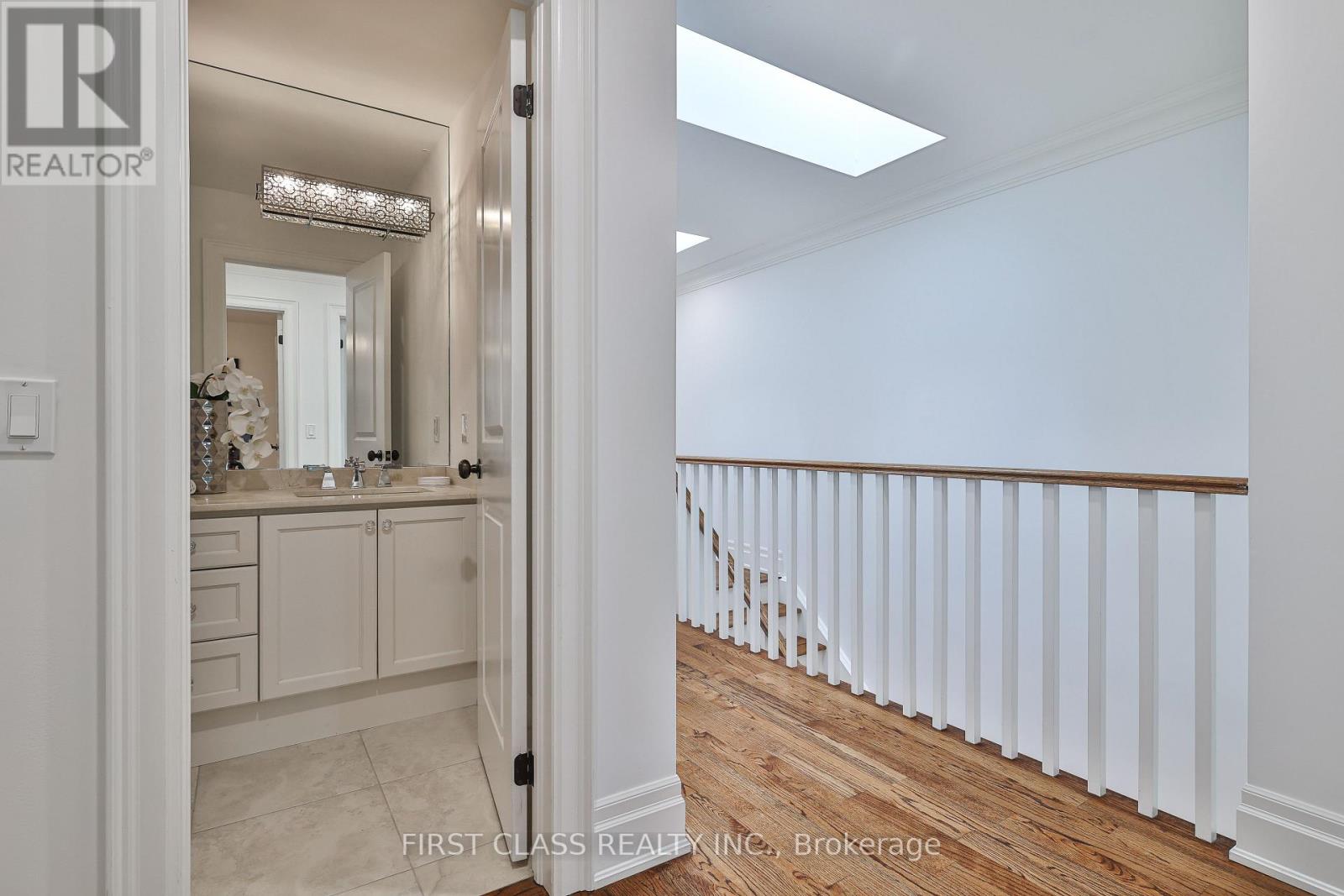 Photo 36 of 136 Bowood Avenue, Toronto ON