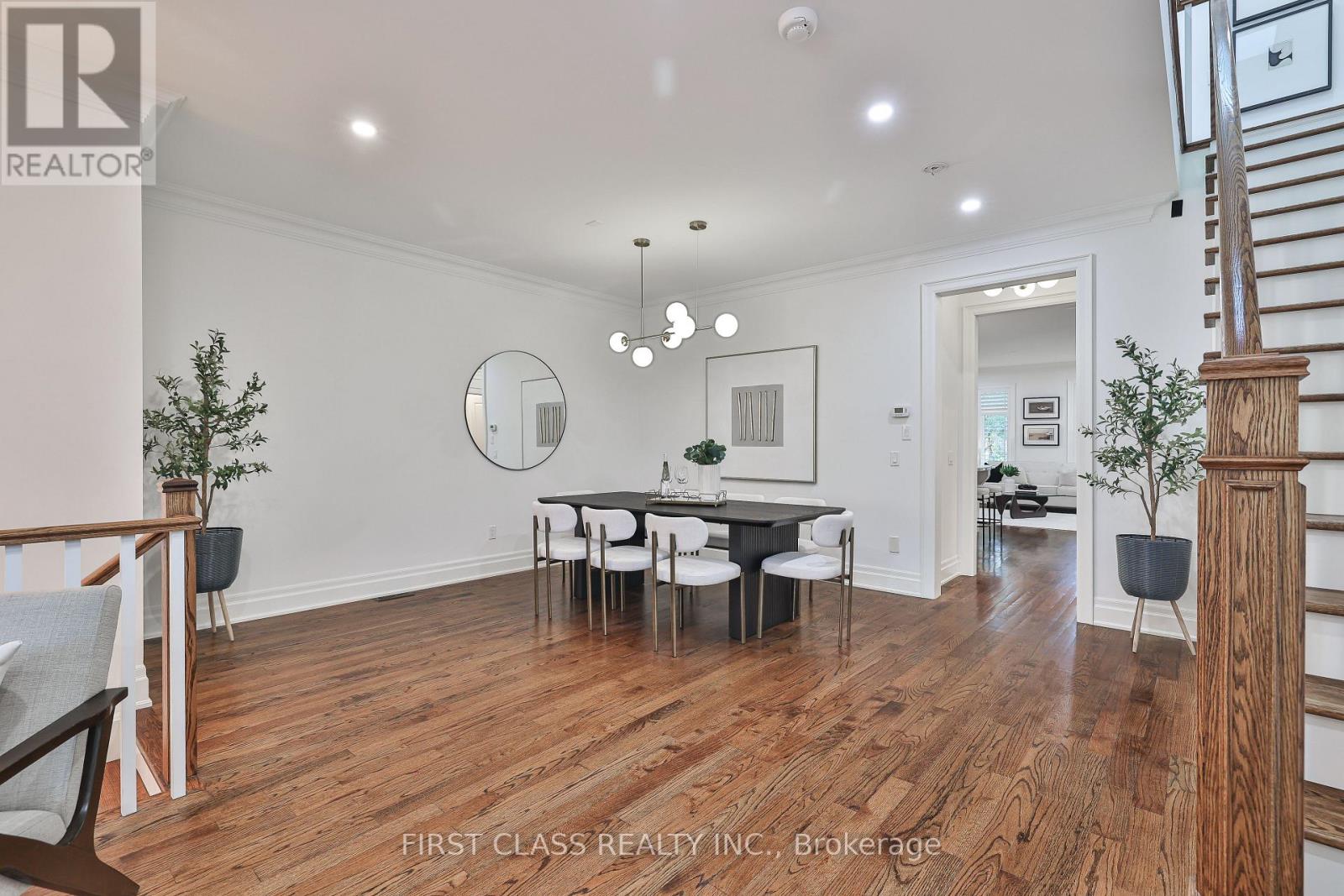 Photo 4 of 136 Bowood Avenue, Toronto ON