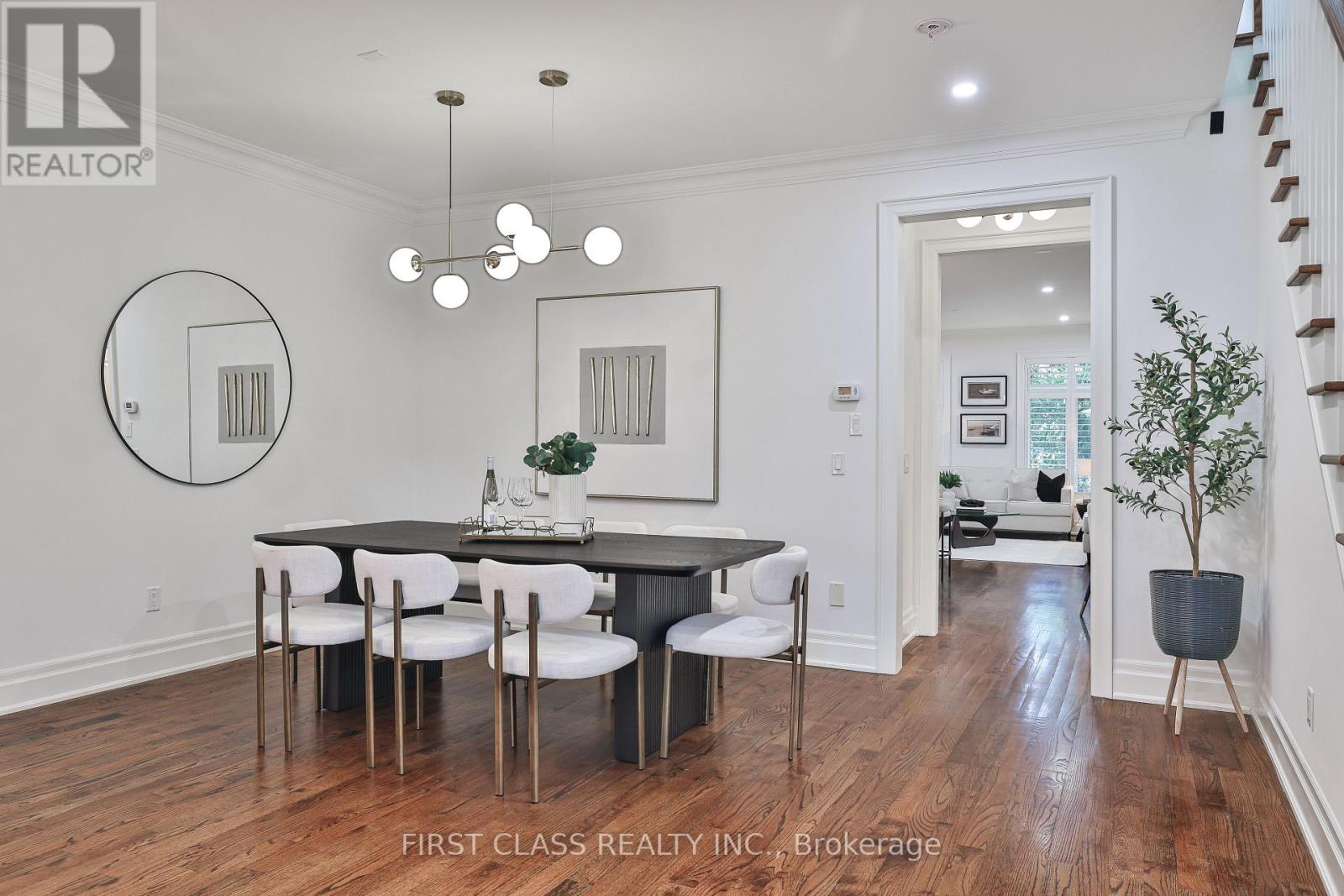 Photo 5 of 136 Bowood Avenue, Toronto ON