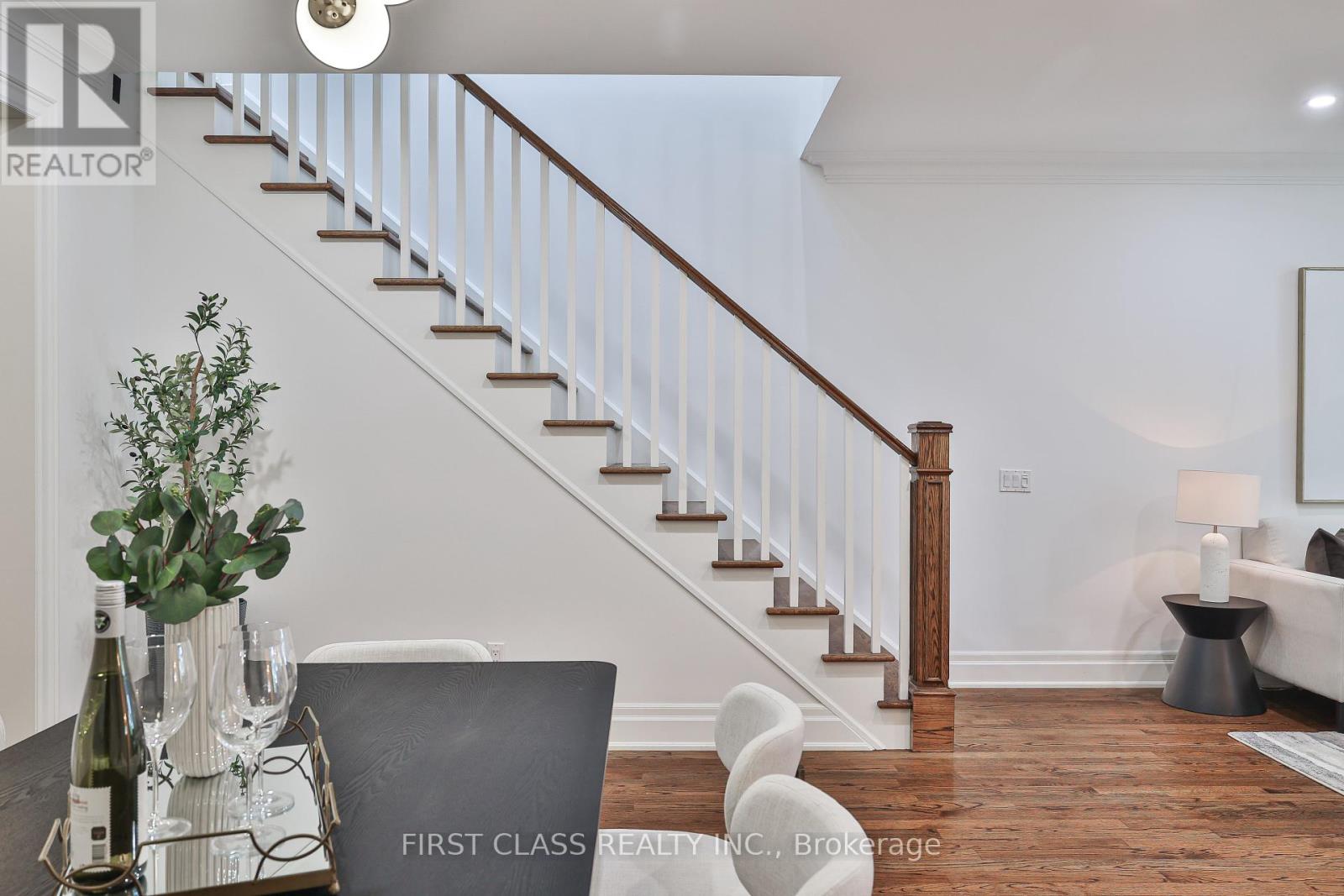 Photo 6 of 136 Bowood Avenue, Toronto ON