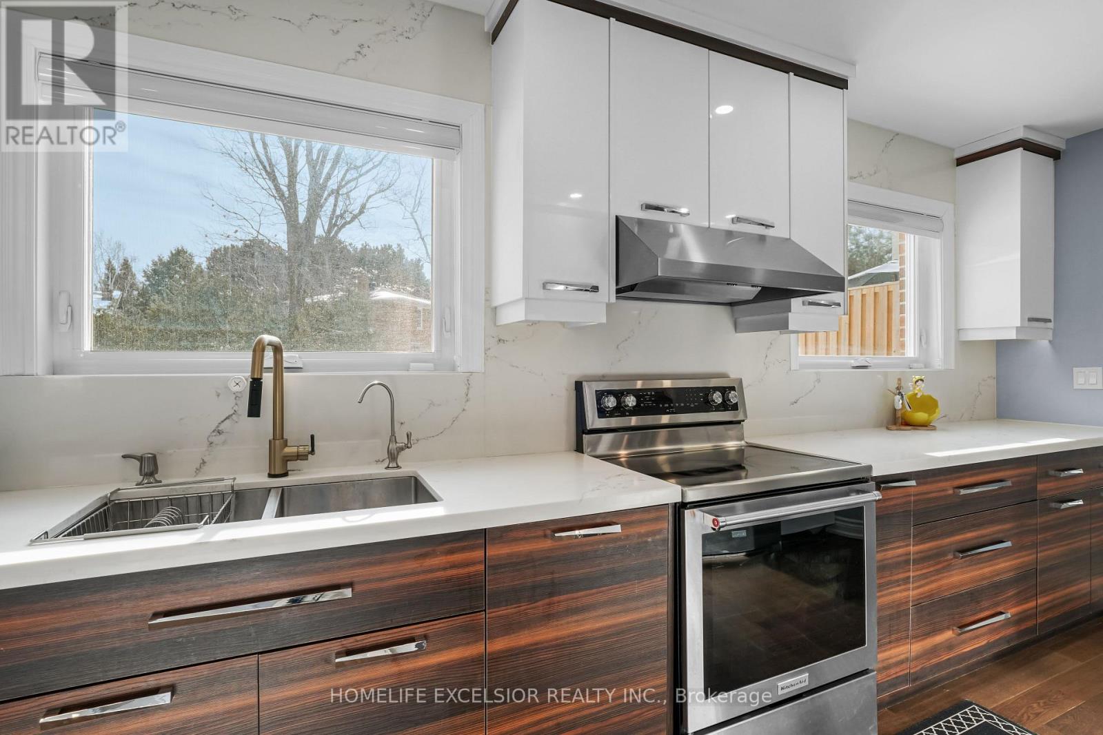 Photo 10 of 39 Davean Drive, Toronto ON