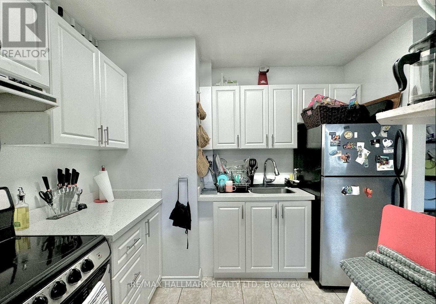 Photo 21 of 303 114 Vaughan Road, Toronto ON