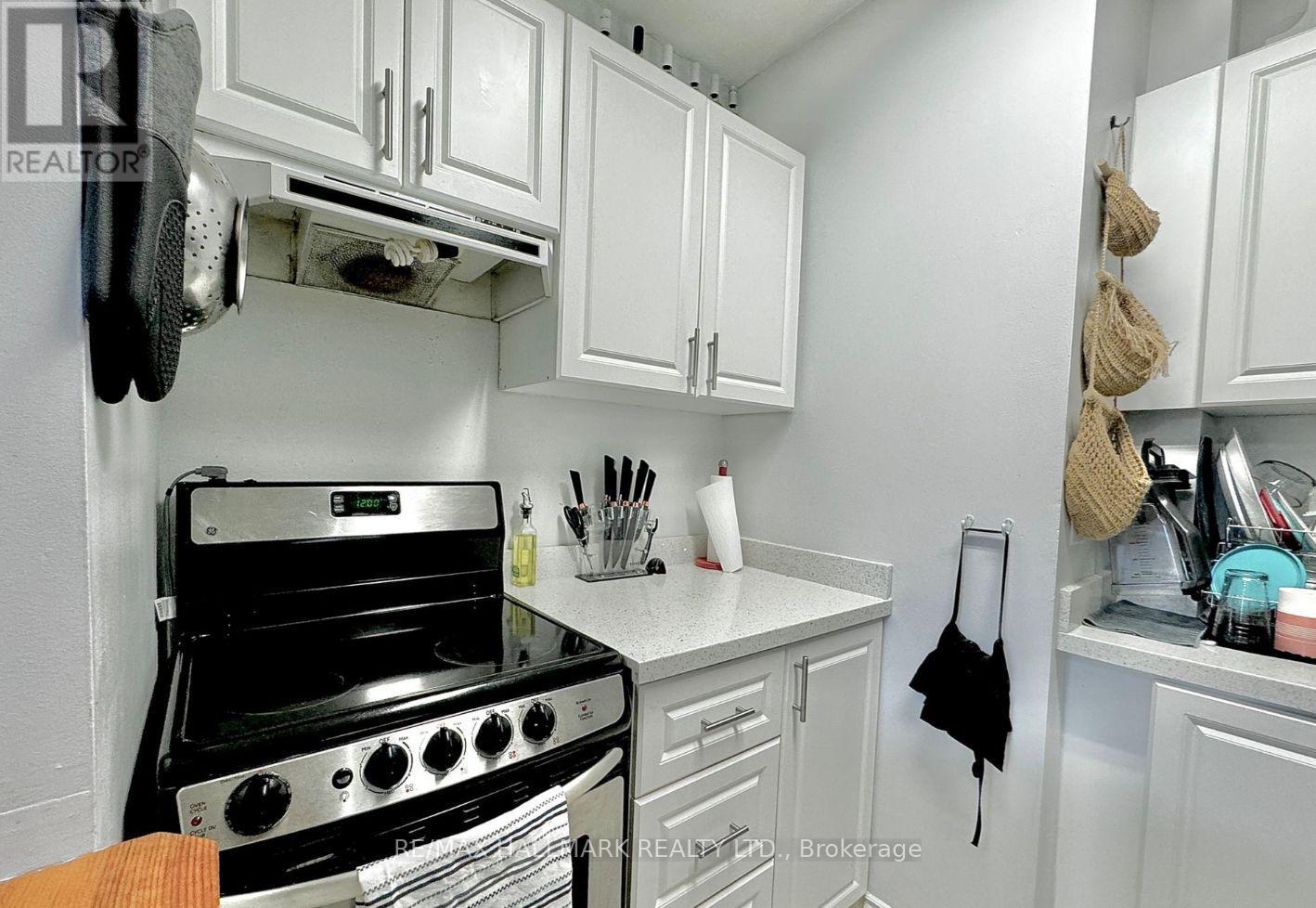 Photo 26 of 303 114 Vaughan Road, Toronto ON