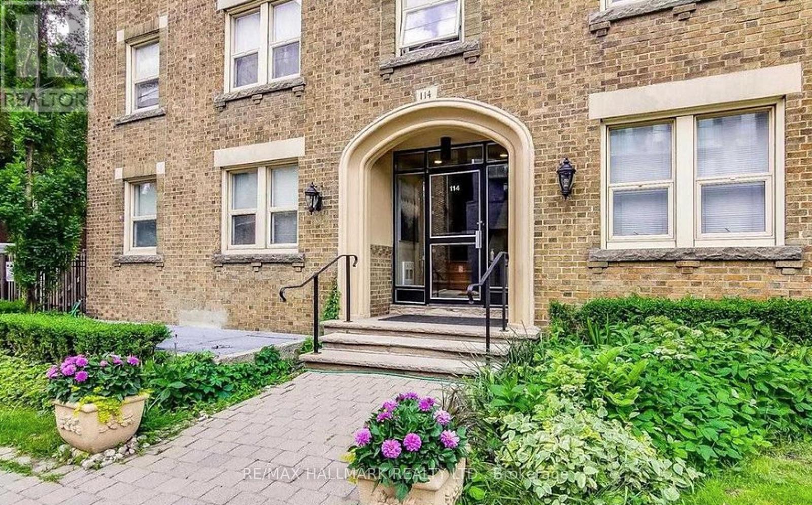 Photo 3 of 303 114 Vaughan Road, Toronto ON