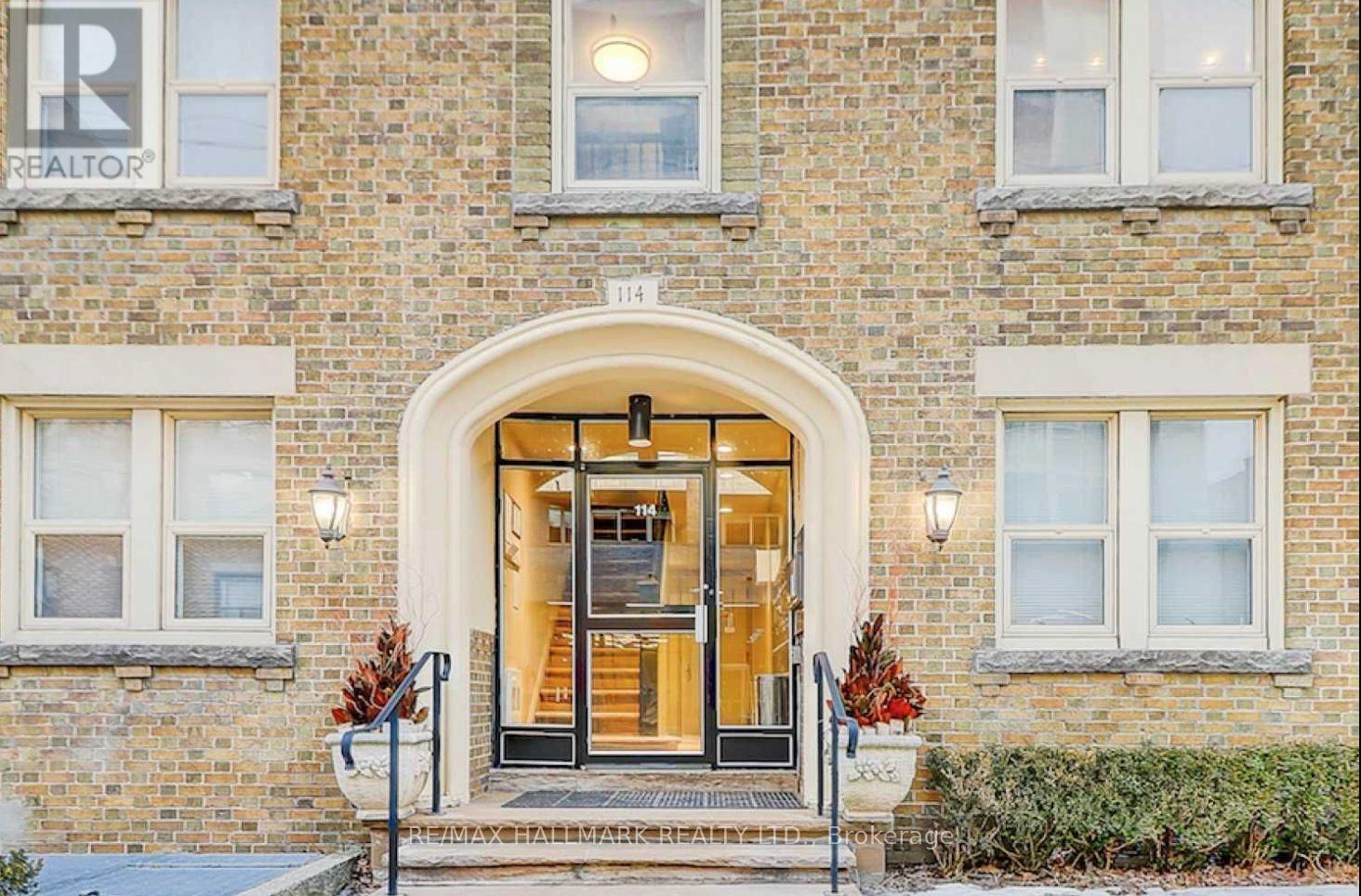 Photo 5 of 303 114 Vaughan Road, Toronto ON