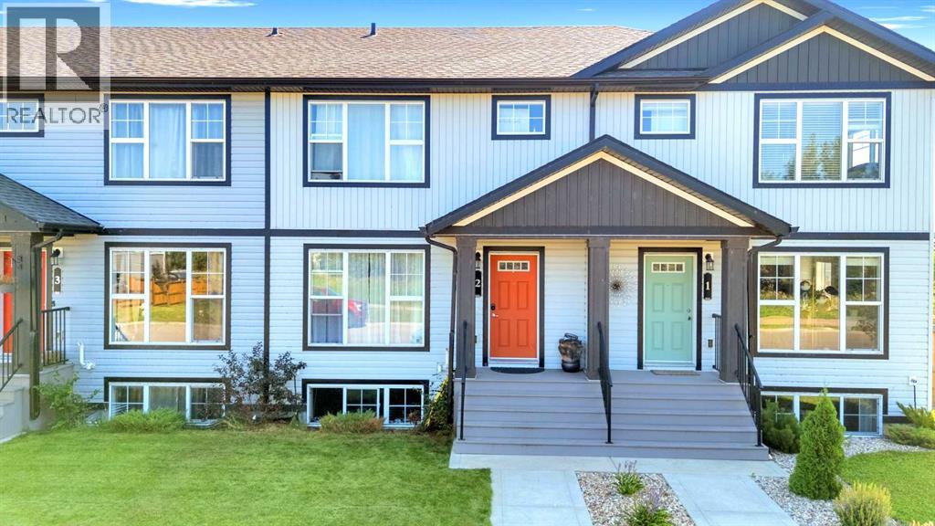 Photo 1 of 2 Hawthorn Place N, Sylvan Lake AB