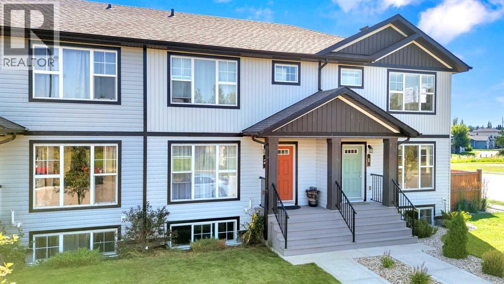 Photo 2 of 2 Hawthorn Place N, Sylvan Lake AB