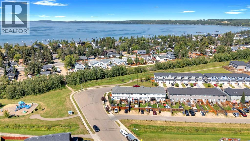 Photo 7 of 2 Hawthorn Place N, Sylvan Lake AB