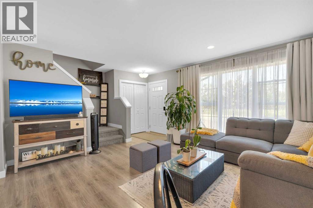 Photo 10 of 2 Hawthorn Place N, Sylvan Lake AB