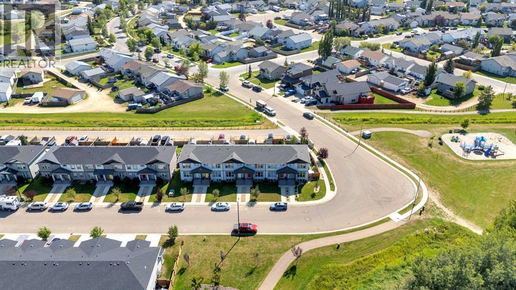 Photo 3 of 2 Hawthorn Place N, Sylvan Lake AB