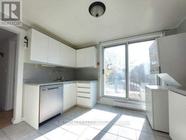Photo 3 of Upper 2143 Gerrard Street E, Toronto ON