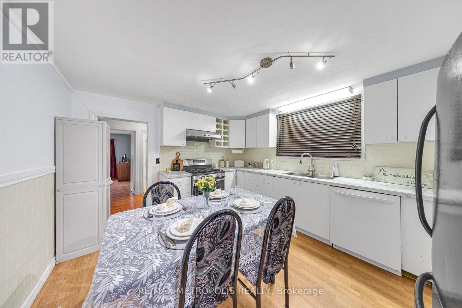 Photo 11 of 337 Pine Avenue, Oshawa ON
