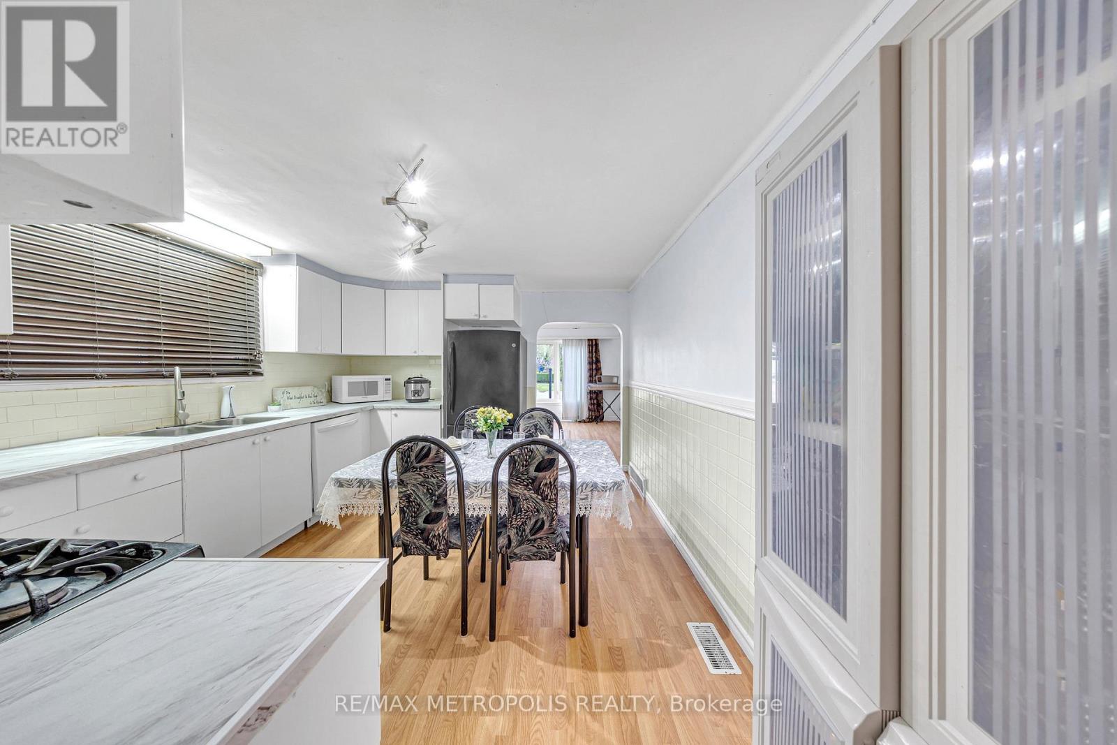 Photo 13 of 337 Pine Avenue, Oshawa ON