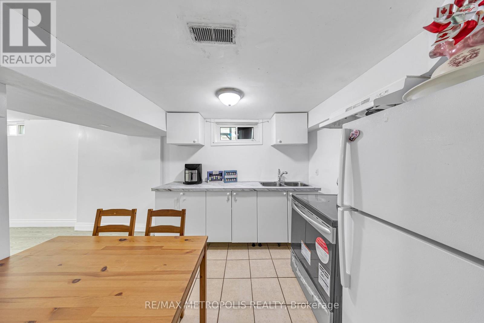 Photo 32 of 337 Pine Avenue, Oshawa ON