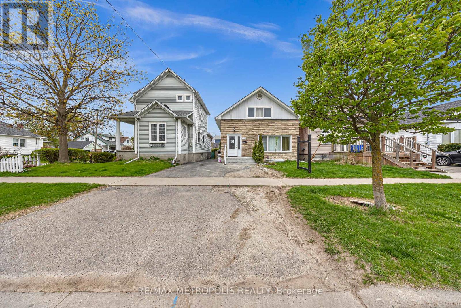 Photo 5 of 337 Pine Avenue, Oshawa ON