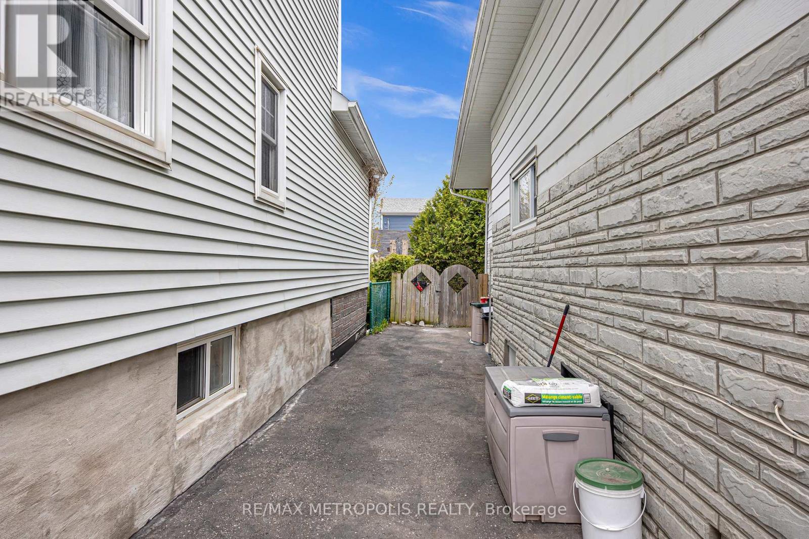 Photo 7 of 337 Pine Avenue, Oshawa ON