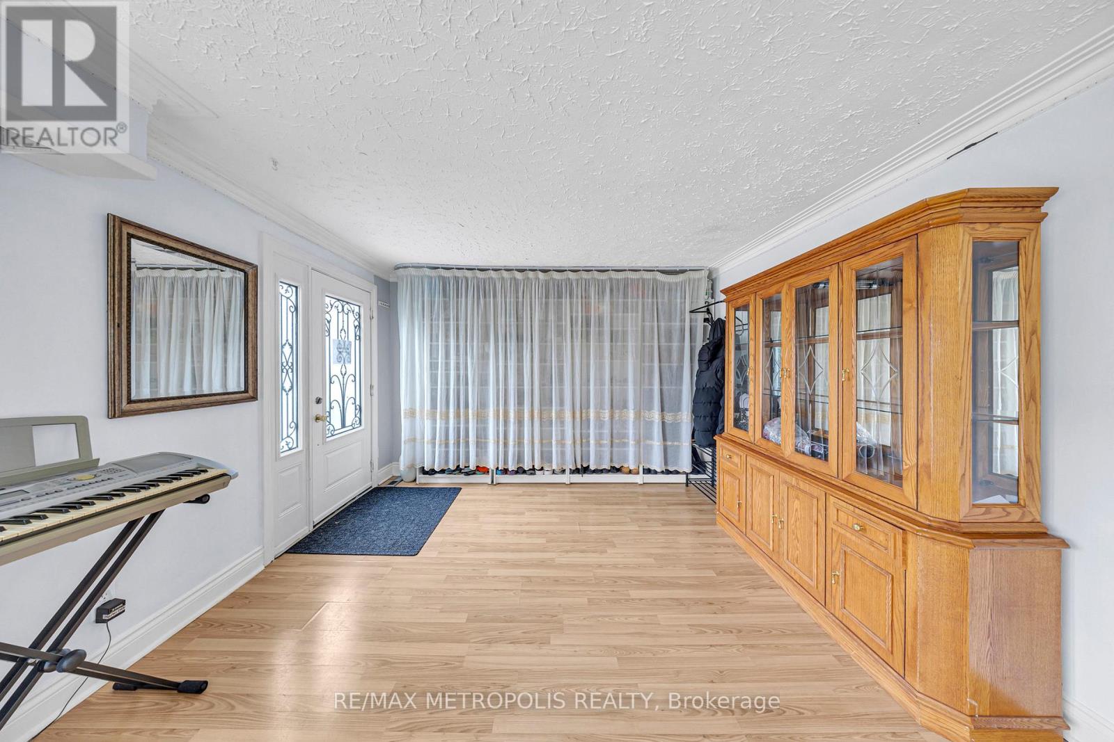 Photo 9 of 337 Pine Avenue, Oshawa ON