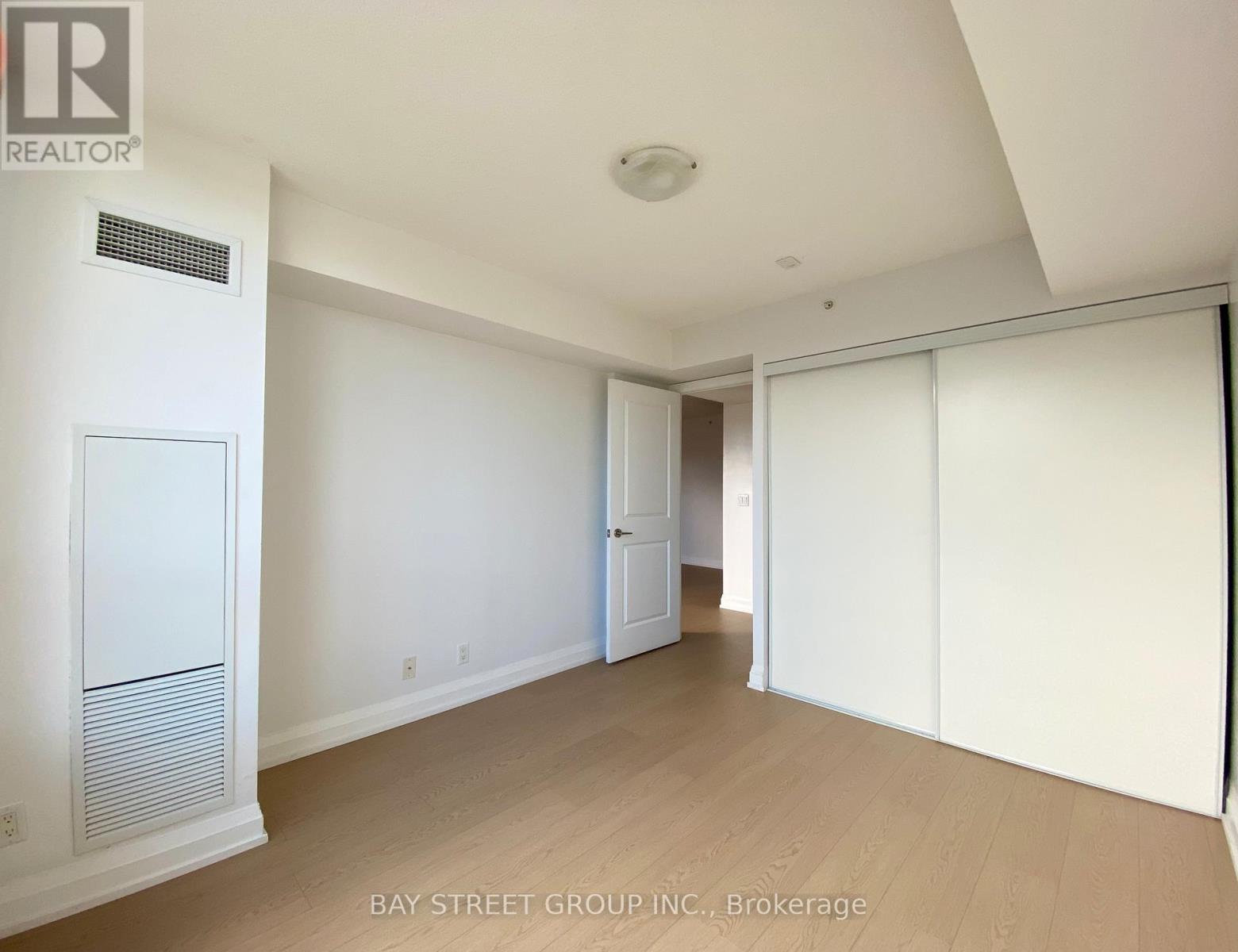 Photo 13 of 925 370 Highway 7 E, Richmond Hill ON