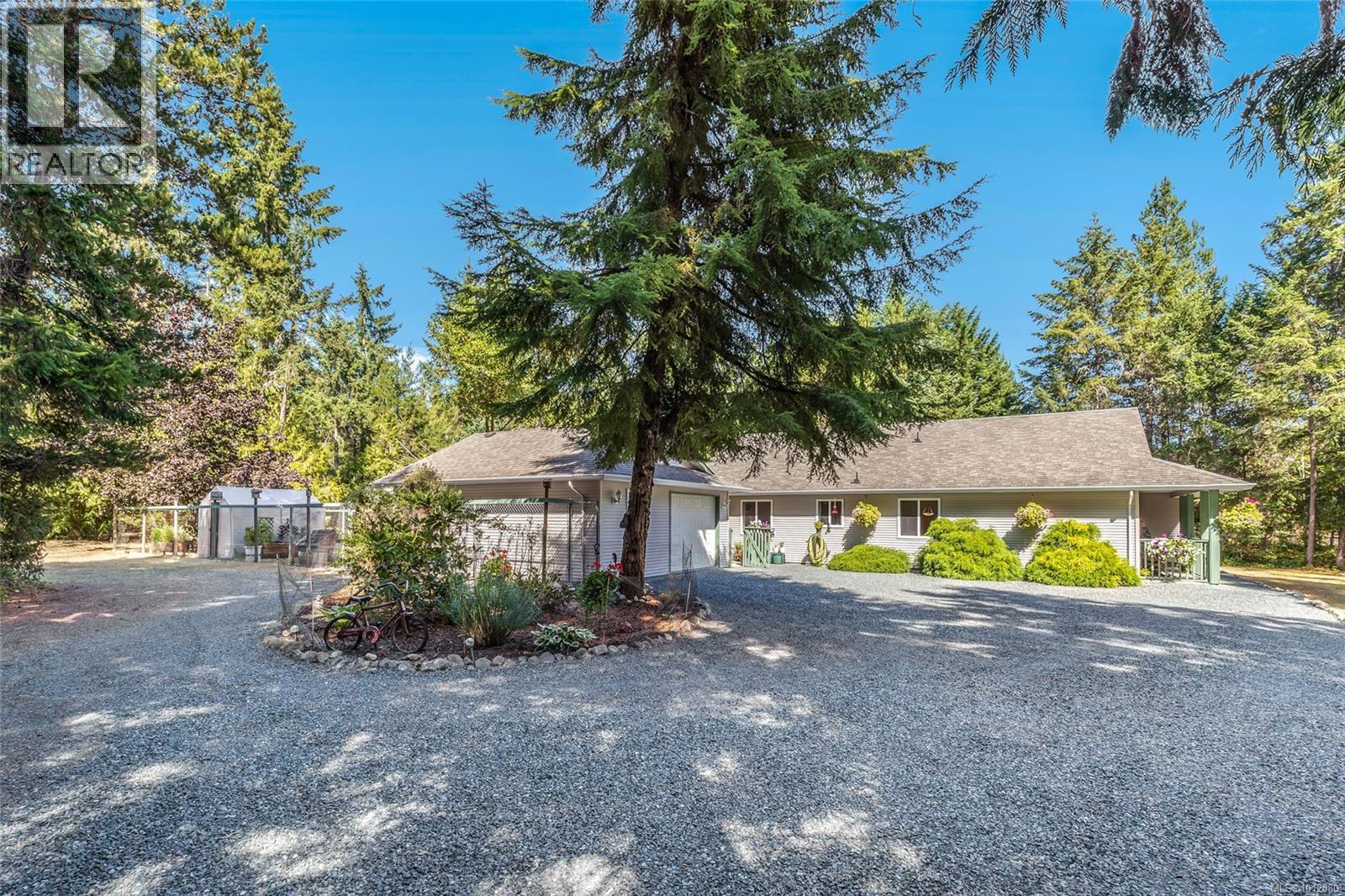 Photo 12 of 1569 Benzon Cres, Errington BC