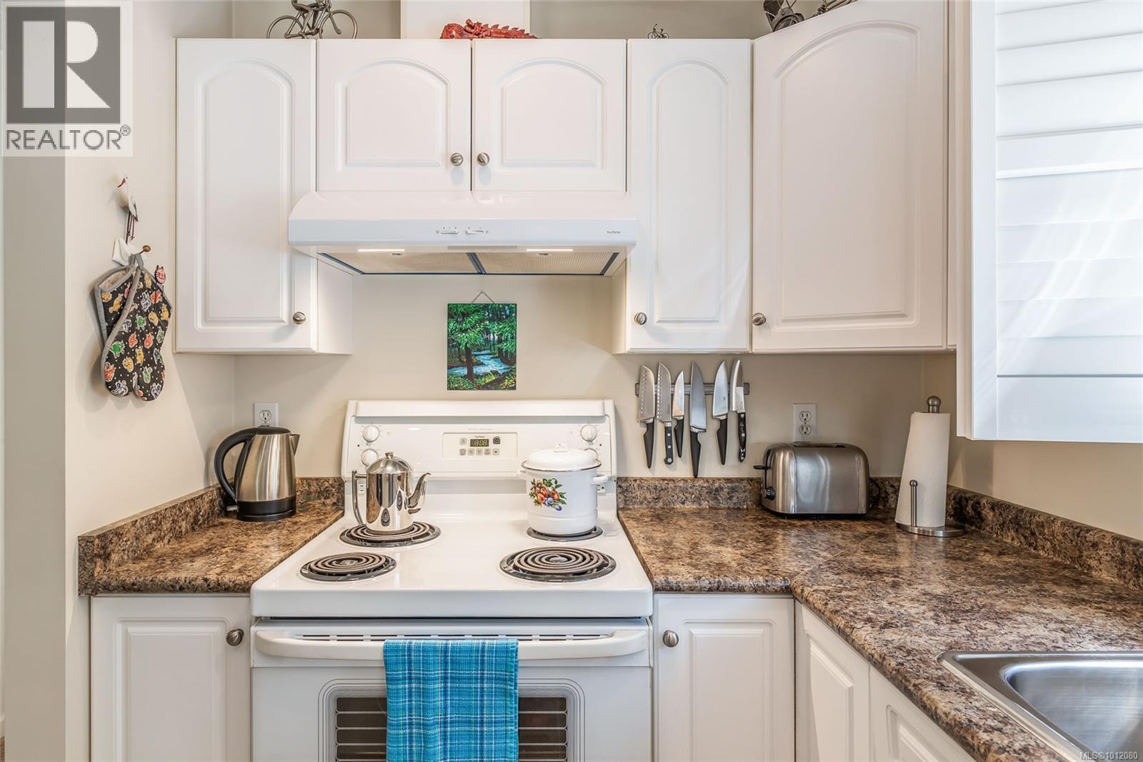 Photo 31 of 1569 Benzon Cres, Errington BC