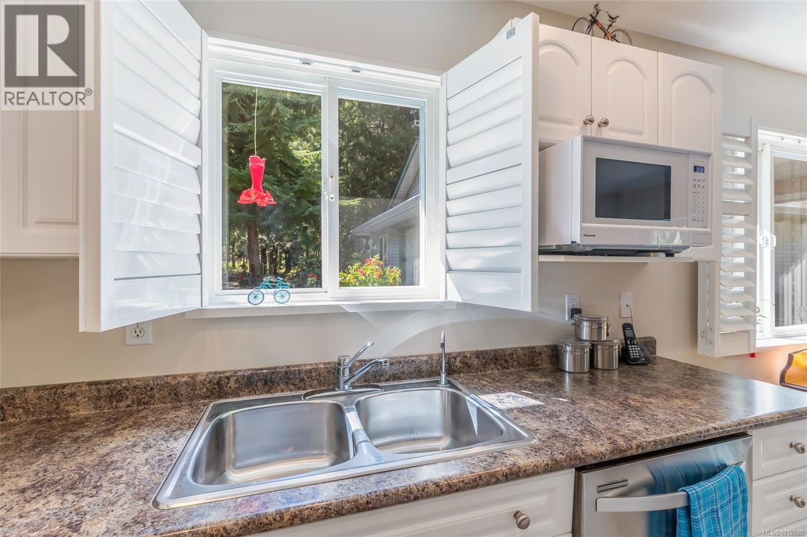Photo 32 of 1569 Benzon Cres, Errington BC