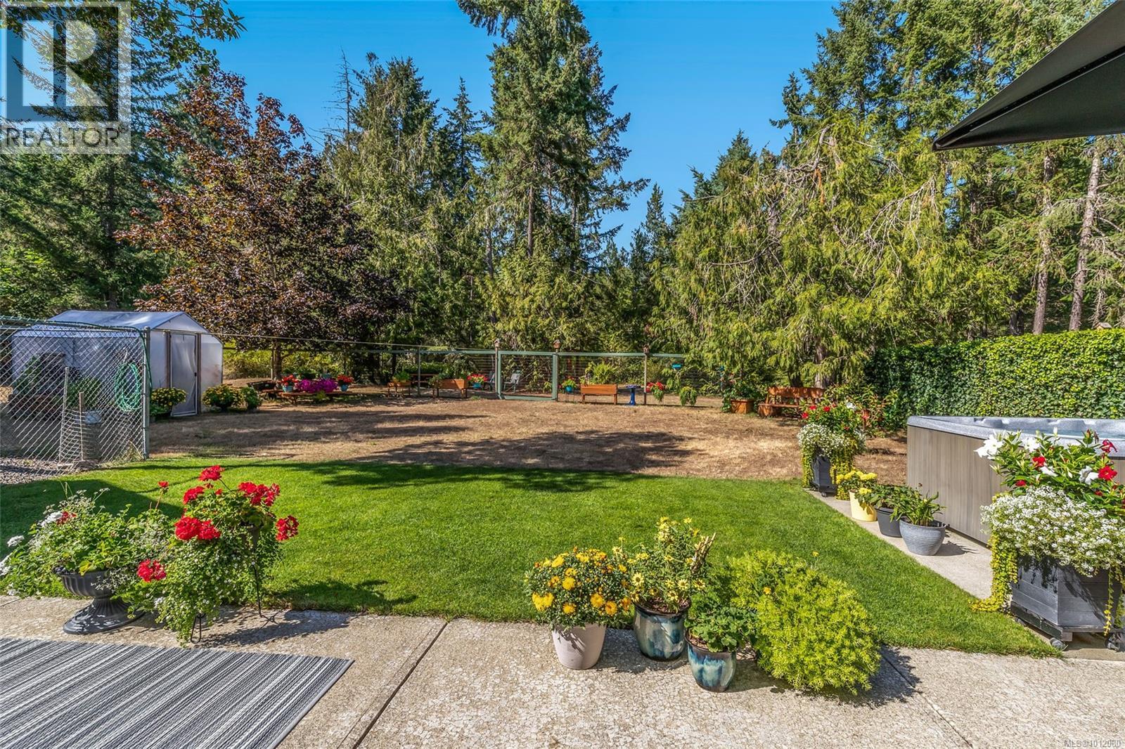 Photo 4 of 1569 Benzon Cres, Errington BC