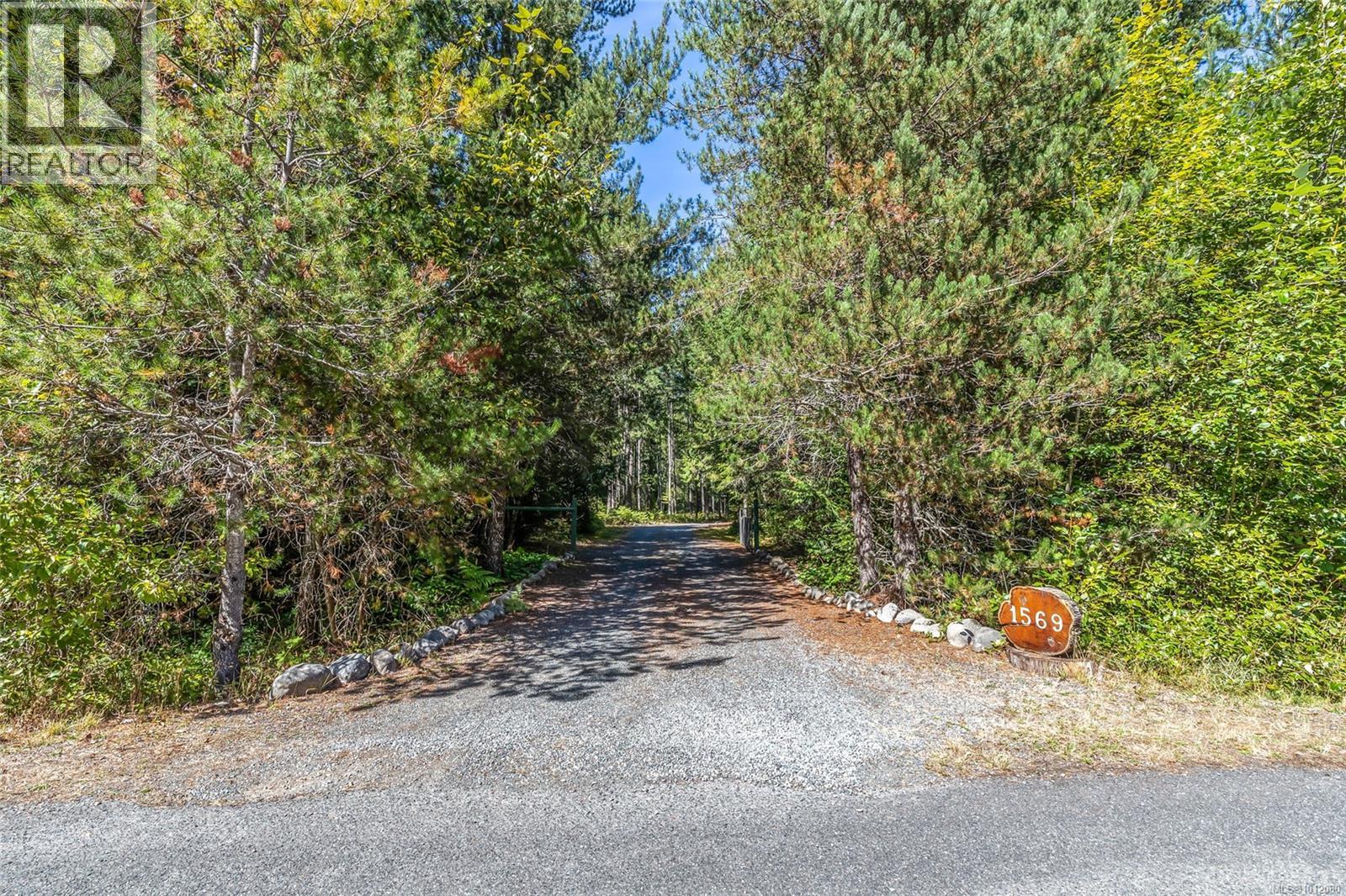 Photo 9 of 1569 Benzon Cres, Errington BC