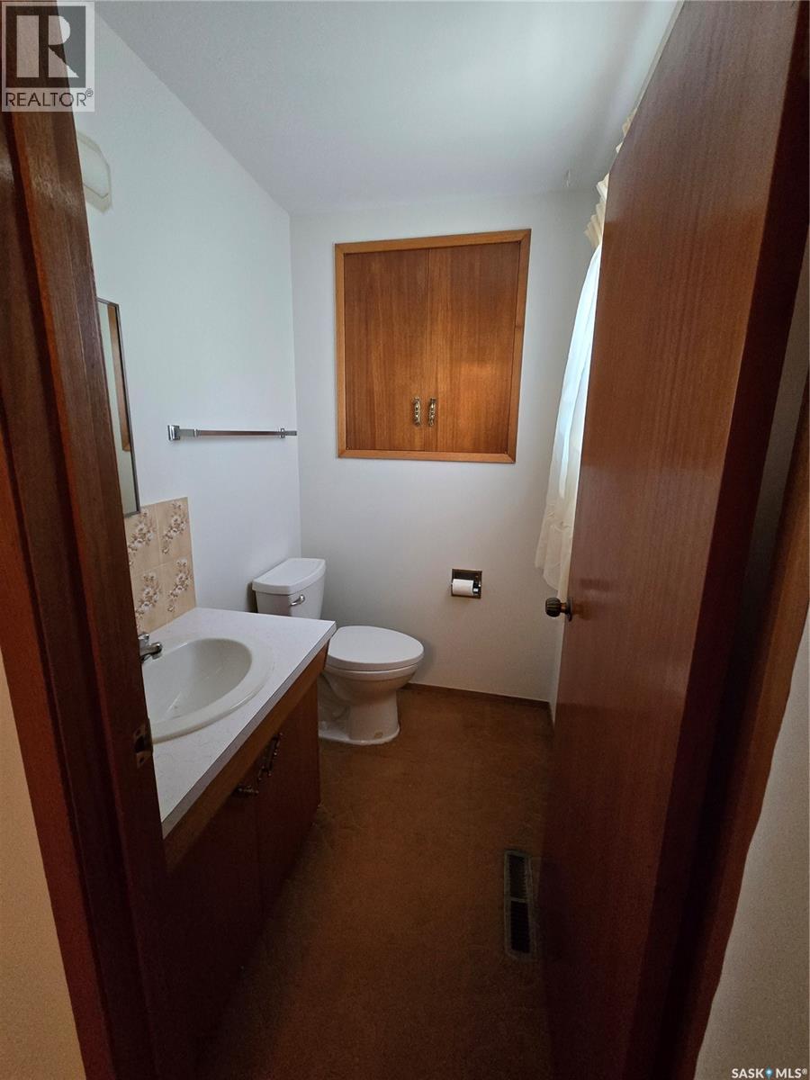Photo 17 of 204 1st Avenue Sw, Swift Current SK