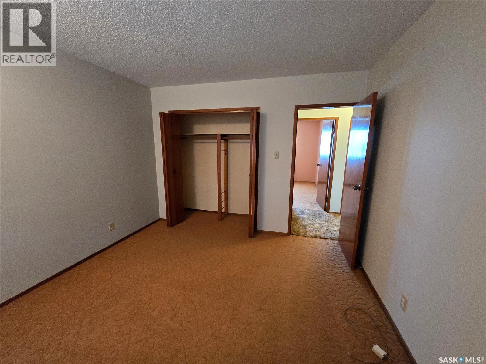 Photo 18 of 204 1st Avenue Sw, Swift Current SK