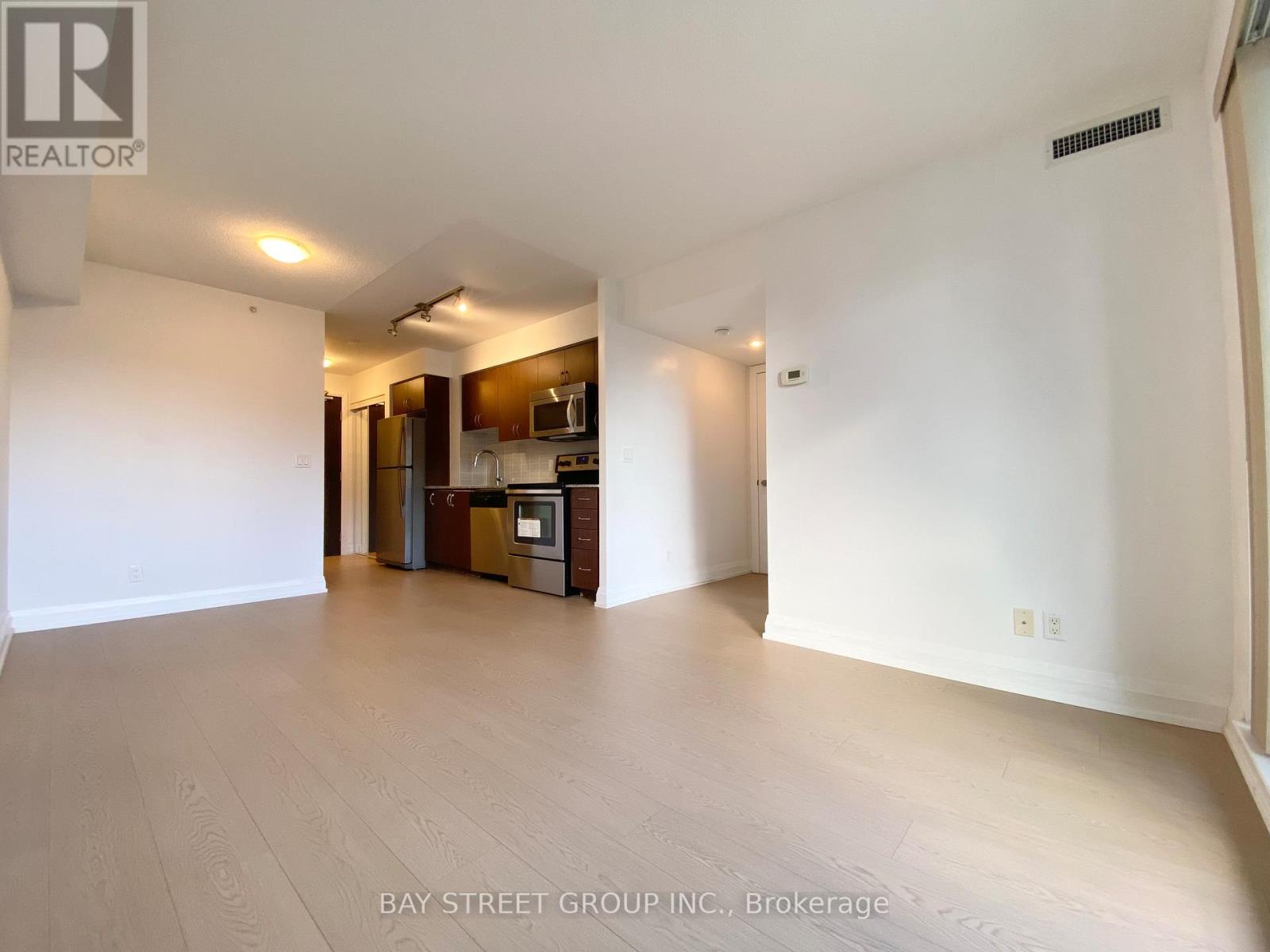 Photo 9 of 925 370 Highway 7 E, Richmond Hill ON