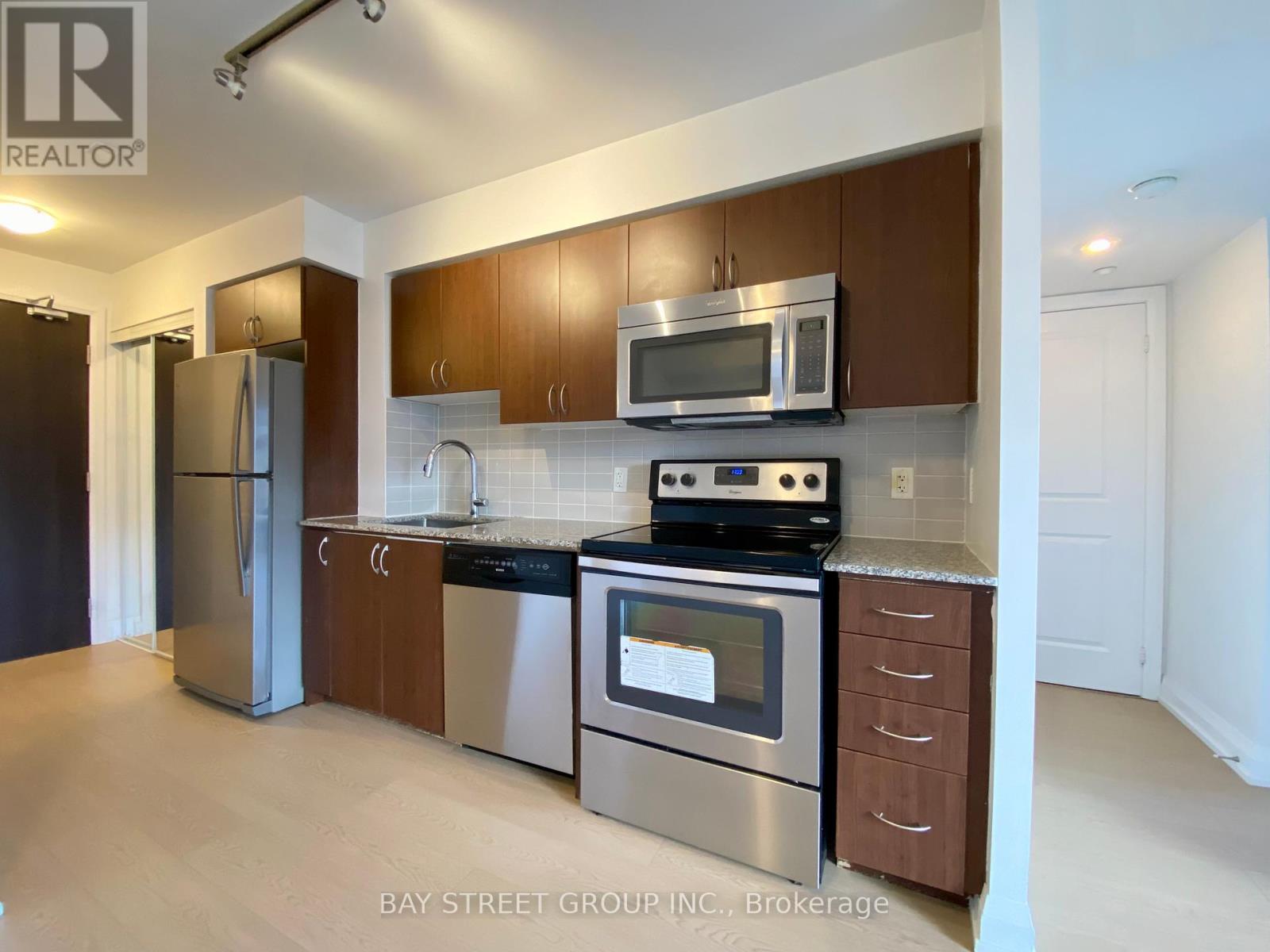 Photo 5 of 925 370 Highway 7 E, Richmond Hill ON