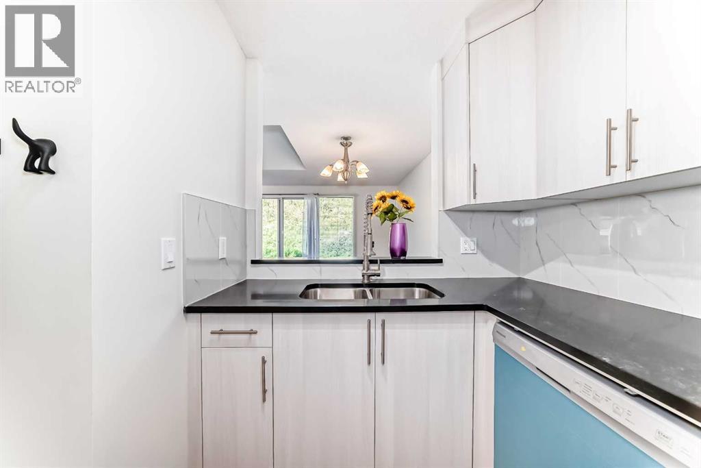 Photo 6 of 10 305 Village Mews Sw, Calgary AB