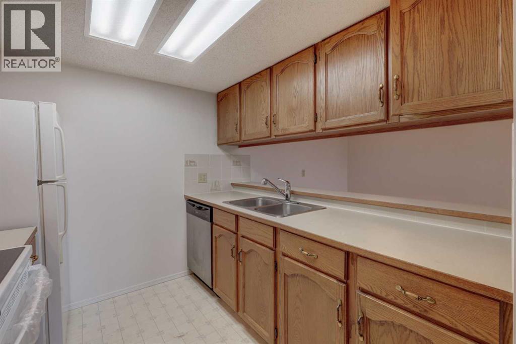 Photo 10 of 403 2011 University Drive Nw, Calgary AB