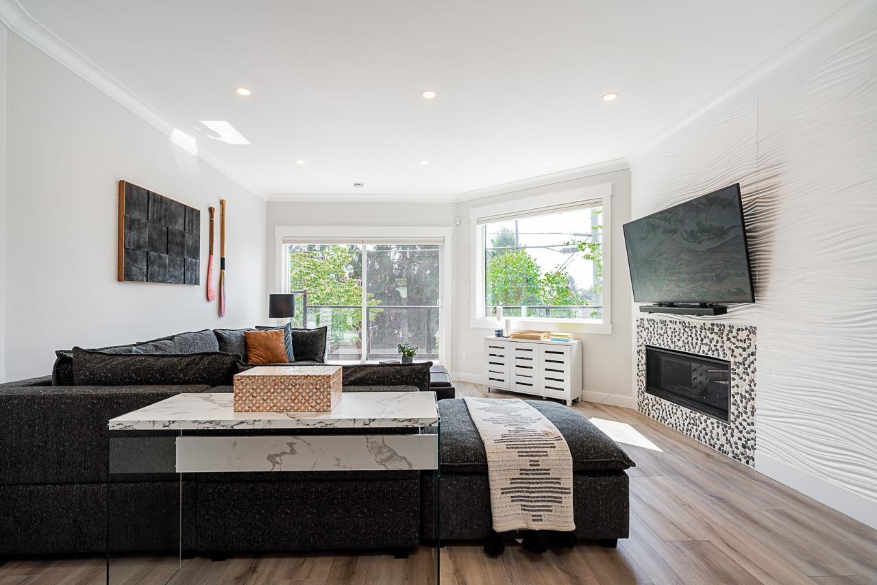 Photo 6 of 15807 Columbia Avenue, White Rock BC
