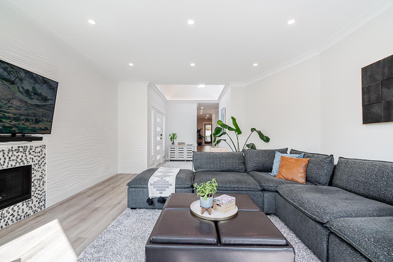 Photo 8 of 15807 Columbia Avenue, White Rock BC