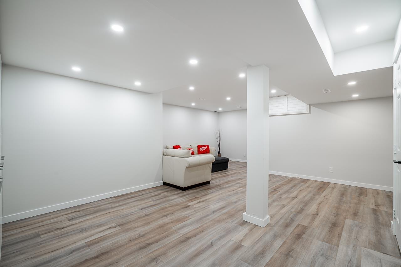 Photo 36 of 15807 Columbia Avenue, White Rock BC