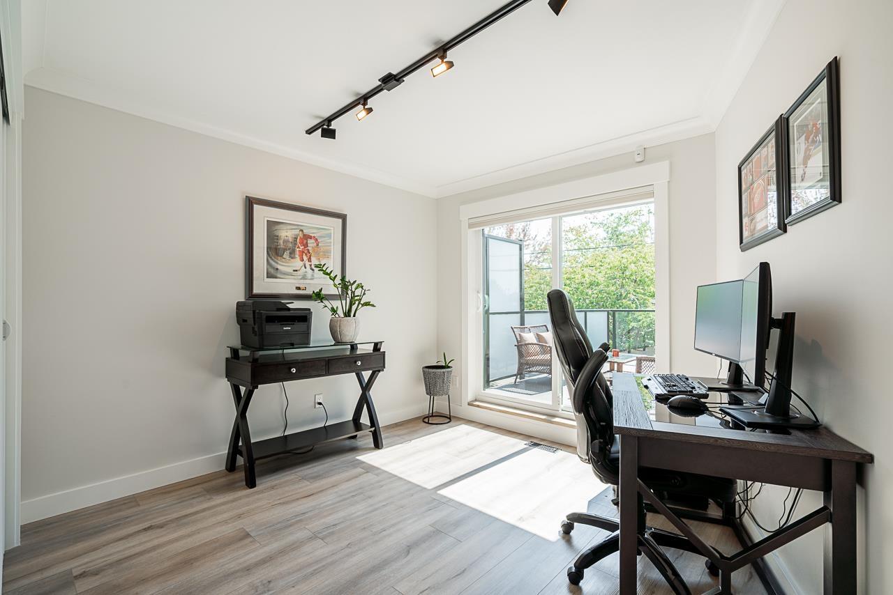Photo 15 of 15807 Columbia Avenue, White Rock BC