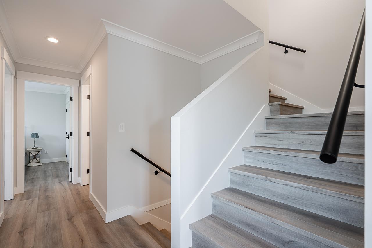 Photo 27 of 15807 Columbia Avenue, White Rock BC