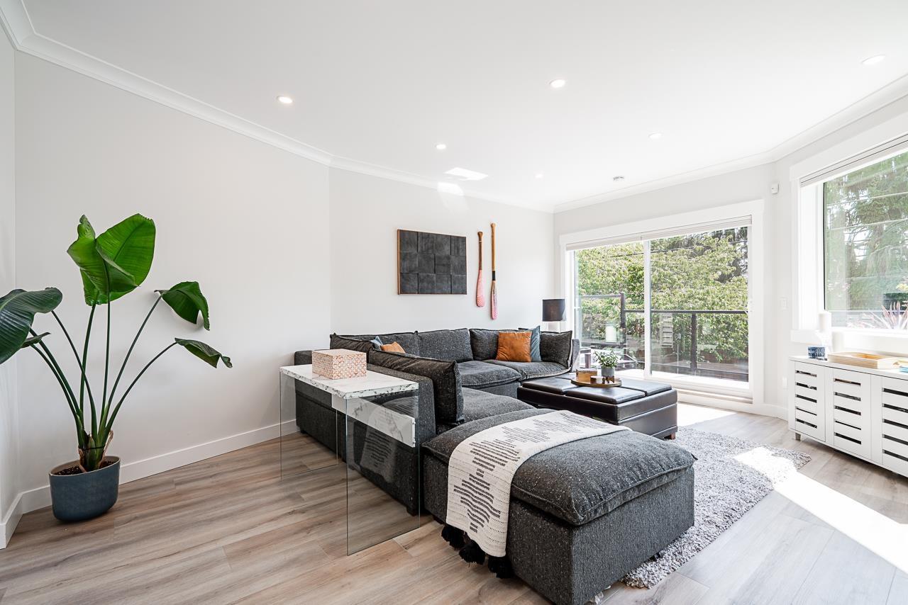 Photo 7 of 15807 Columbia Avenue, White Rock BC