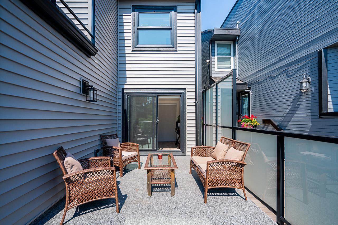 Photo 18 of 15807 Columbia Avenue, White Rock BC