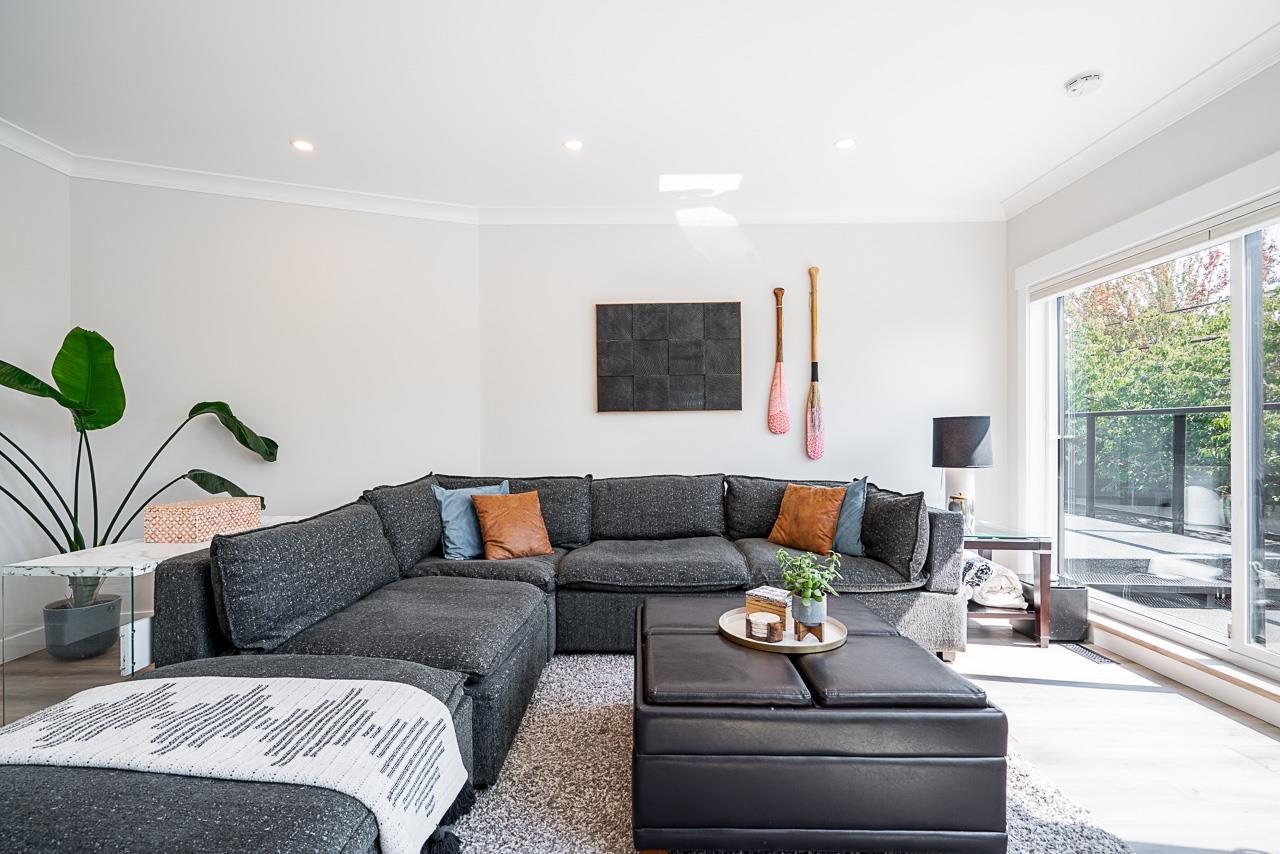 Photo 5 of 15807 Columbia Avenue, White Rock BC