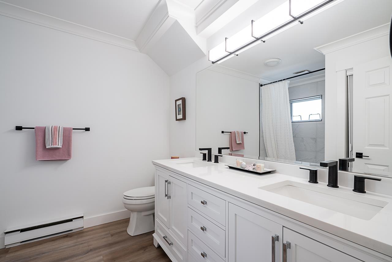 Photo 31 of 15807 Columbia Avenue, White Rock BC